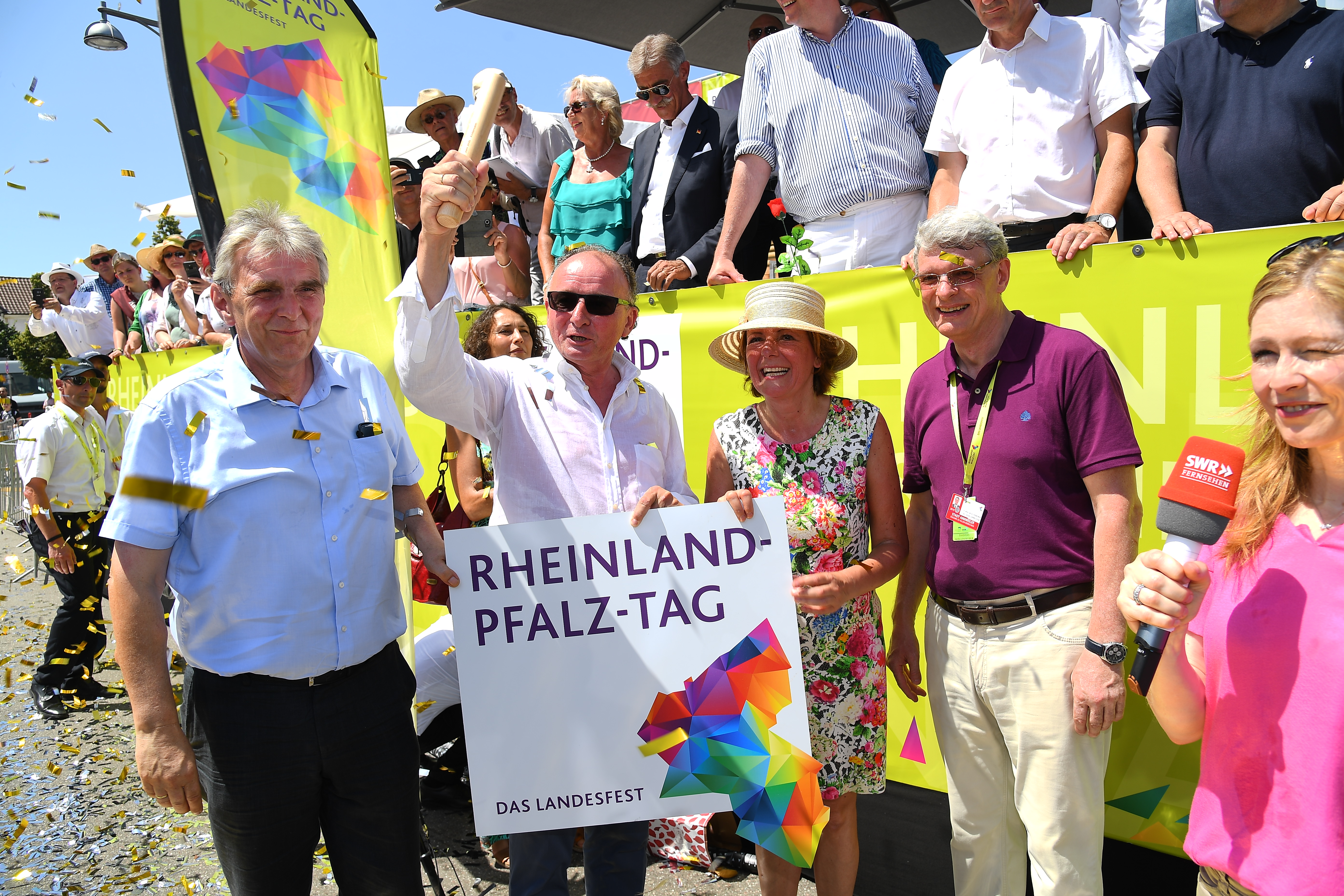 Vom 28. bis 30. Juni 2019 haben rund 100.000 Besucherinnen und Besucher den 35. Rheinland-Pfalz-Tag in der Trifelsstadt Annweiler gefeiert. Mit insgesamt vier Schwerpunktthemen, das Historische -, das Kulinarische -, das Aktive - sowie das Innovative Trifelsland, konnte die Region und insbesondere die Stadt, welche auch ihr 800-jähriges Stadtrechtsjubiläum feierte, auf vielfältige Weise erlebt und entdeckt werden.