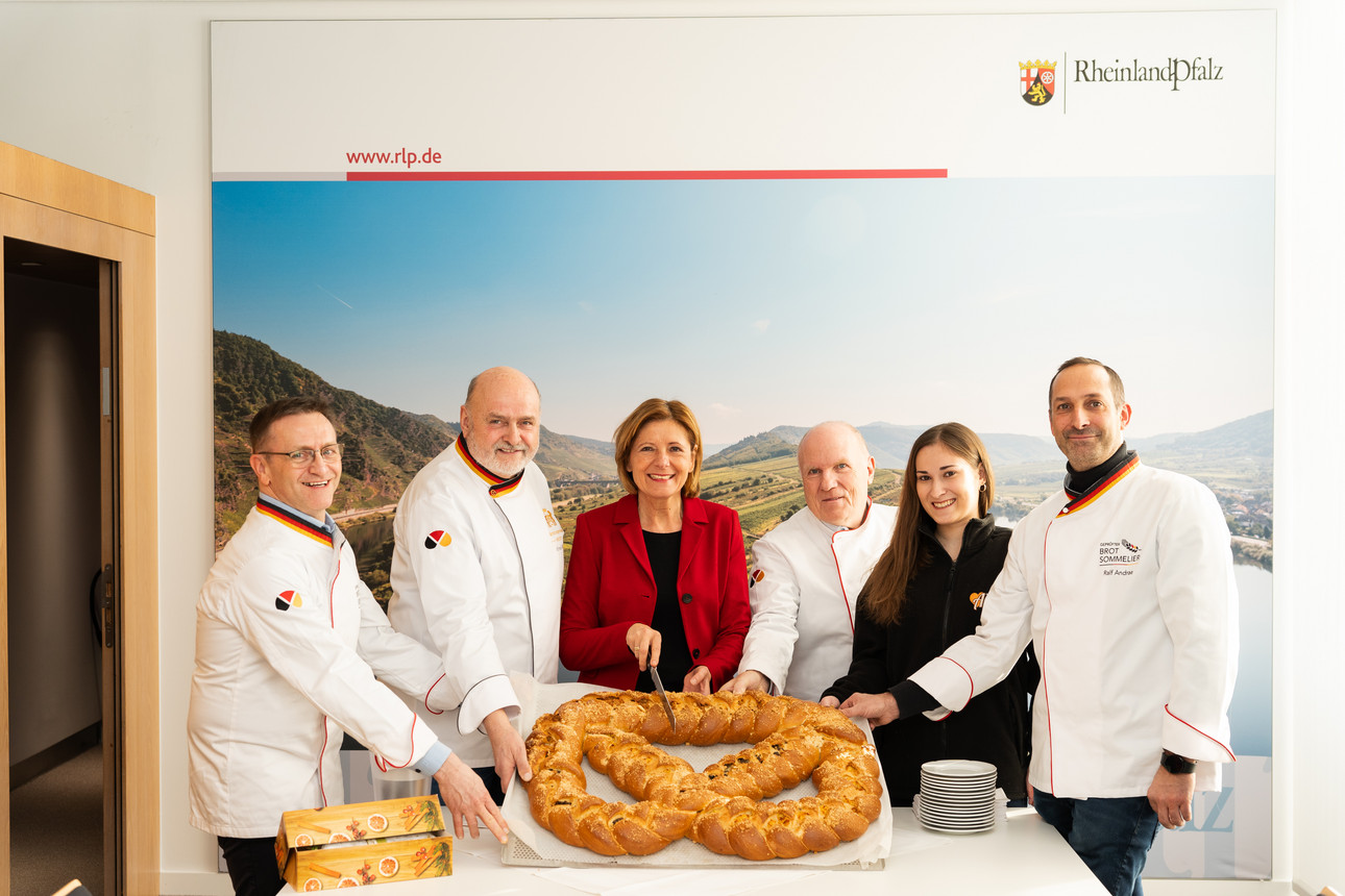 Übergabe der Neujahrsbrezel