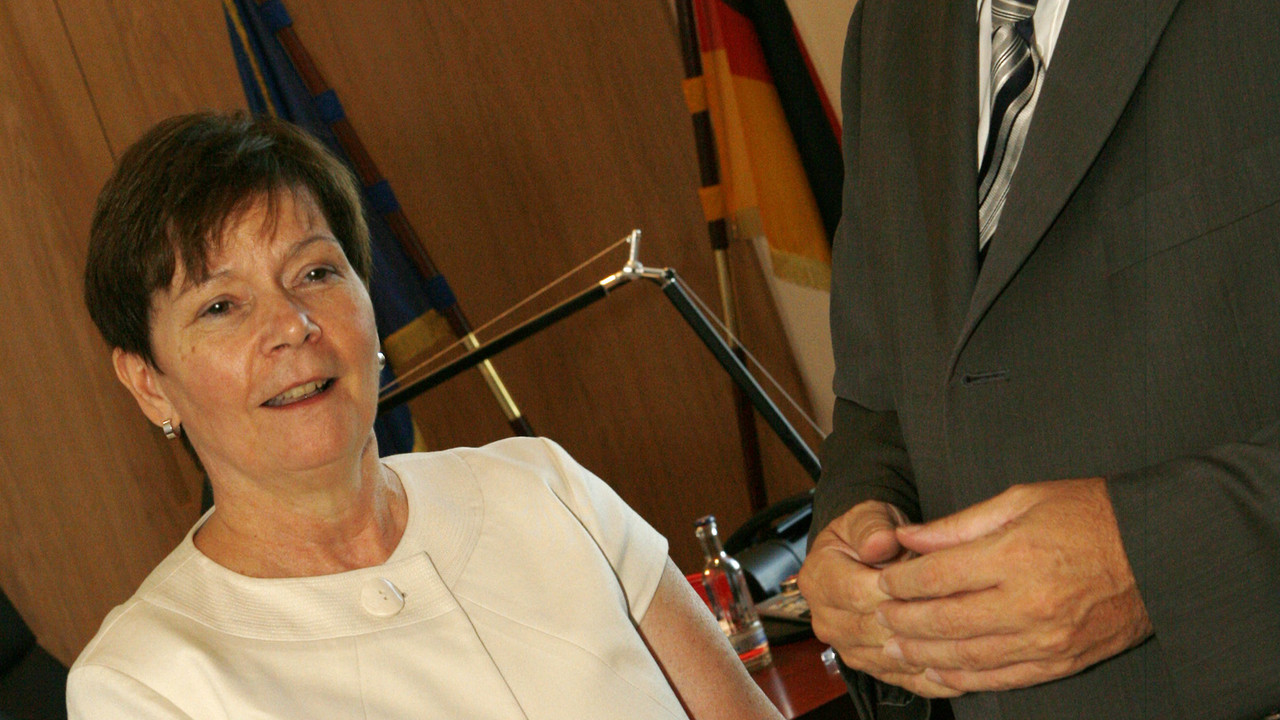 Konsulin Powell verabschiedet sich von Ministerpäsident Beck;