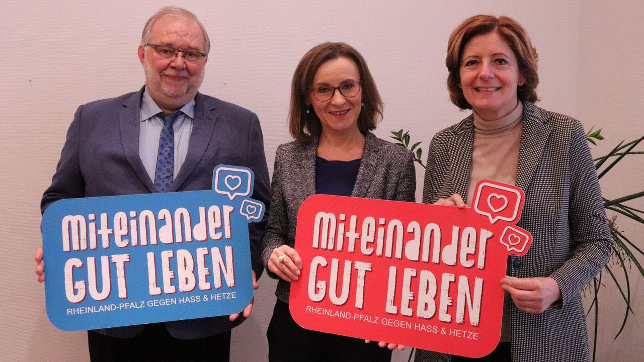 Jörg Hensel, Gesamtbetriebsratsvorsitzender der DB Cargo und Sigrid Nikutta, Vorstand Güterverkehr der Deutschen Bahn AG sowie Vorsitzende der DB Cargo AG Mainz, mit Ministerpräsidentin Malu Dreyer 
