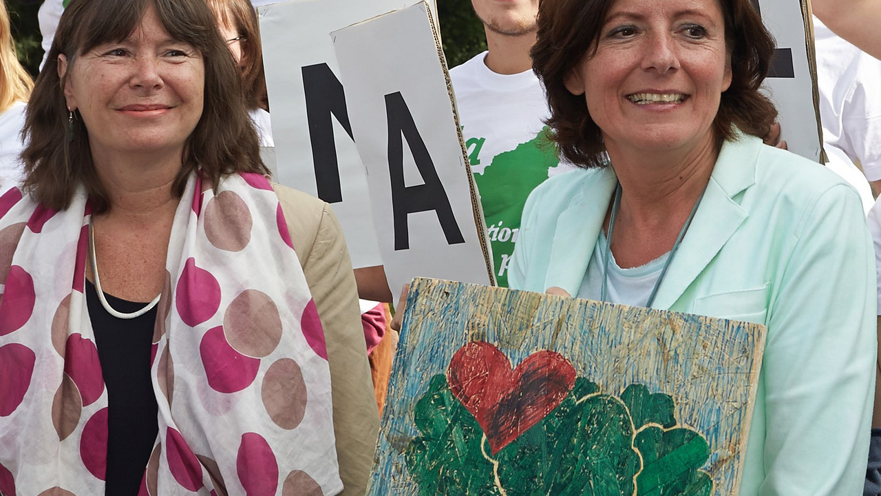 Ministerpräsidentin Malu Dreyer und Umweltministerin Ulrike Höfken haben in Kirschweiler (Kreis Birkenfeld) das Landeskonzept für den Nationalpark Hunsrück vorgestellt. Bild: MULEWF