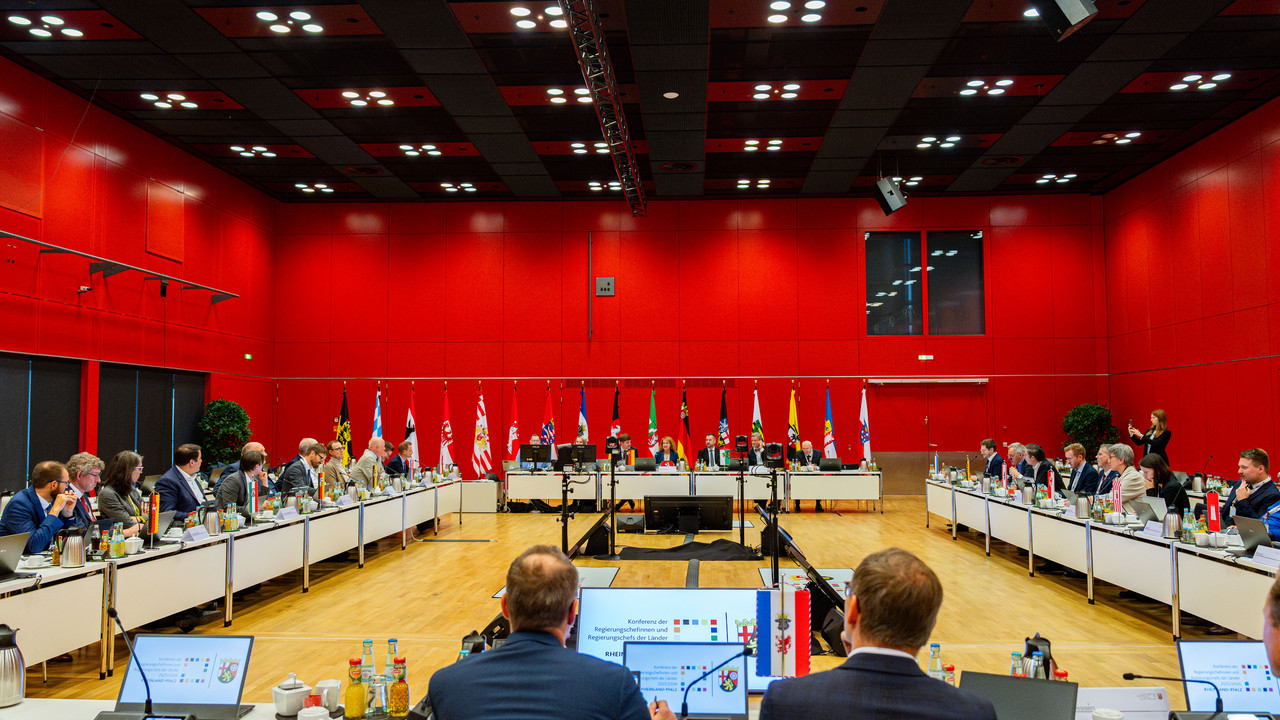 Die Rundfunkkommission der Länder tagt in der Rheingoldhalle.