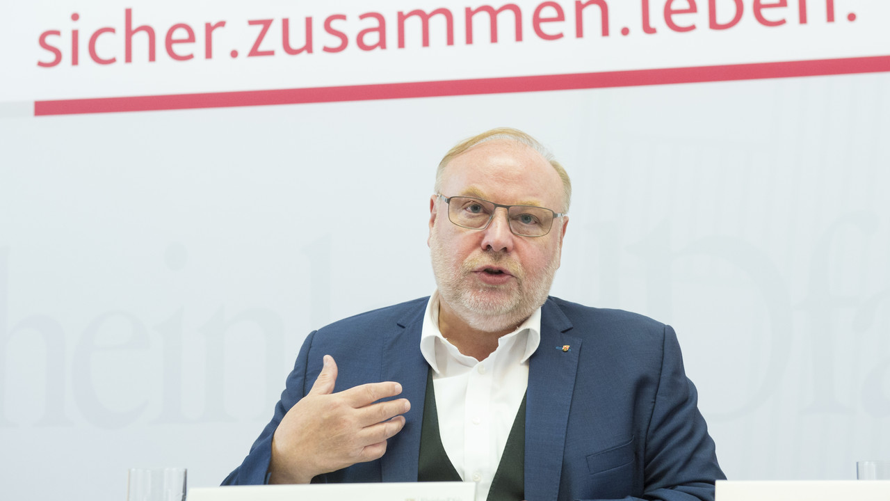 Dieter Burgard, Beauftragte der Ministerpräsidentin für jüdisches Leben und Antisemitismusfragen in Rheinland-Pfalz bei der Pressekonferenz