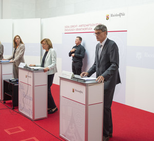 Pressekonferenz zur Videokonferenz der Länderchefs und –chefinnen mit der Bundeskanzlerin und dem Corona Warn- und Aktionsplan RLP.