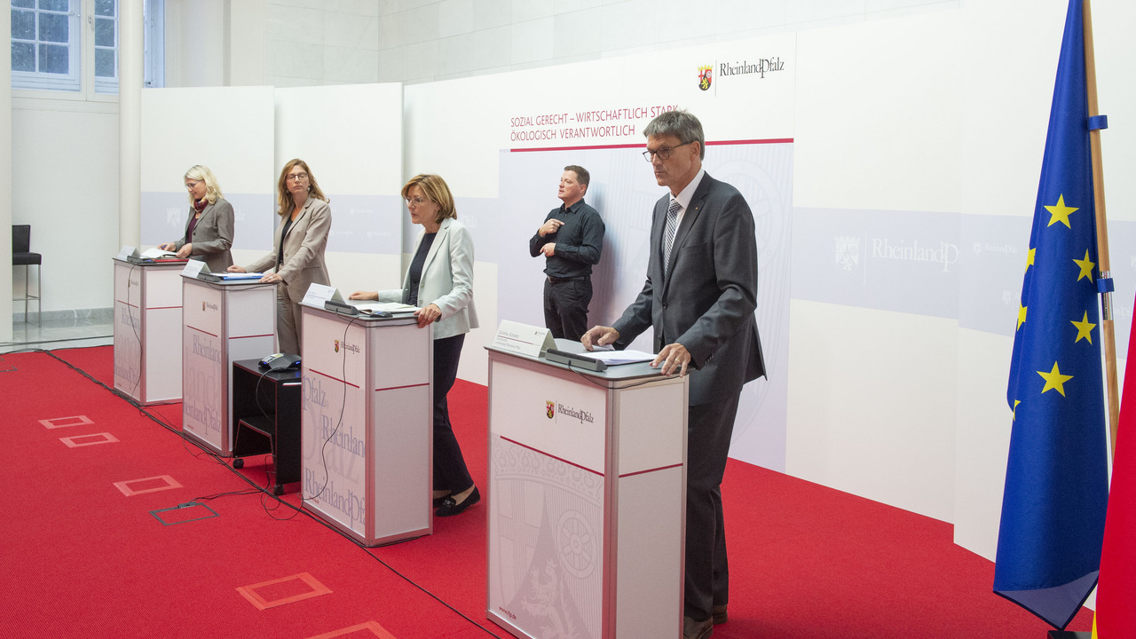 Pressekonferenz zur Videokonferenz der Länderchefs und –chefinnen mit der Bundeskanzlerin und dem Corona Warn- und Aktionsplan RLP.