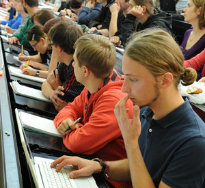 Studenten im Hörsaal; Bild: rlp-Archiv, dpa