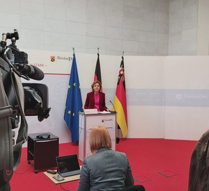 Ministerpräsidentin Malu Dreyer bei der Pressekonferenz