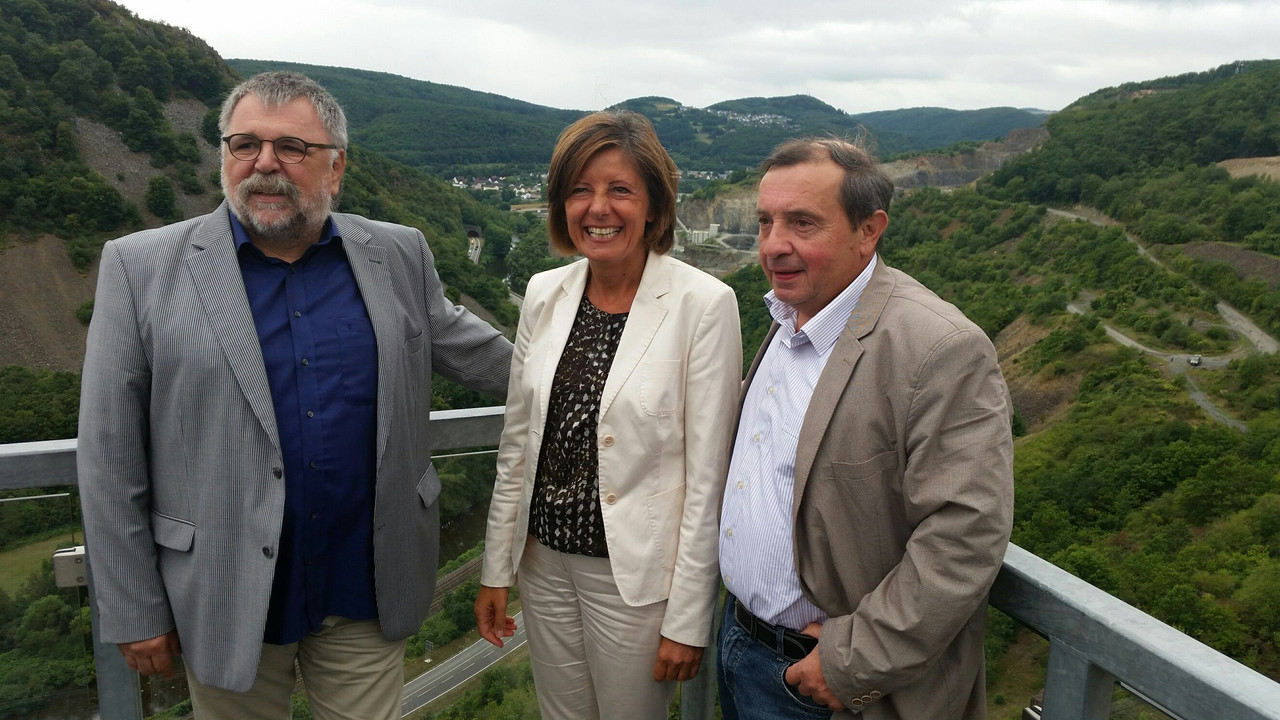 Ministerpräsidentin Malu Dreyer beim besuch des Nahe-Skywalks