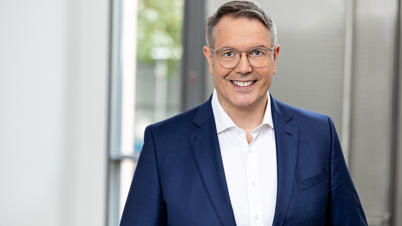 Porträtfoto Ministerpräsident Alexander Schweitzer