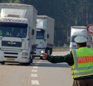 Polizeikontrolle; Bild: dpa