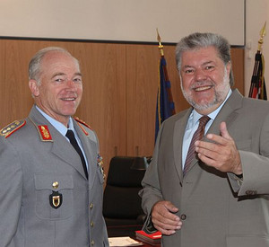 Befehlhaber von Butler und Ministerpräsident Beck; Bild: Sämmer