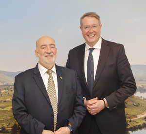 Der israelische Botschafter Ron Prosor und Ministerpräsident Alexander Schweitzer.