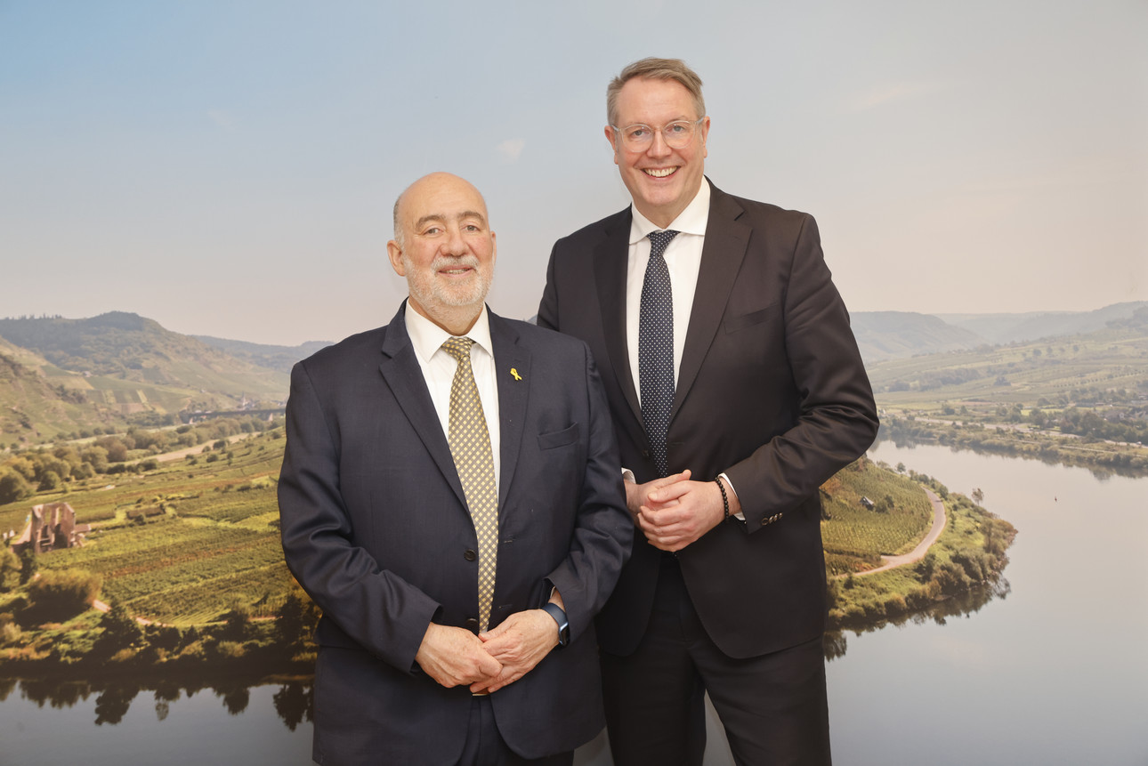 Der israelische Botschafter Ron Prosor und Ministerpräsident Alexander Schweitzer.