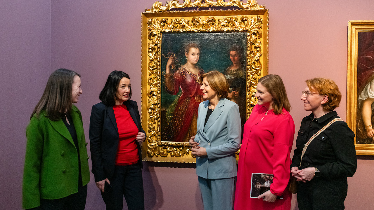 Ministerpräsidentin Malu Dreyer bei der Ausstellungseröffnung ‚Maestras – Malerinnen 1500 bis 1900‘.