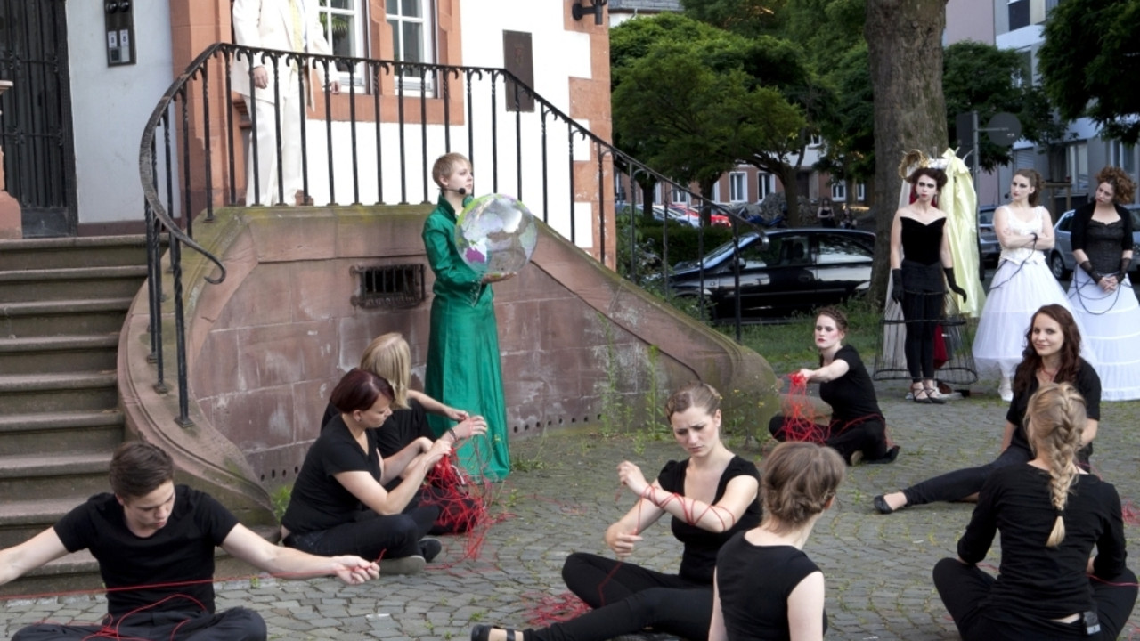 Theaterprojekt vor der Staatskanzlei; Bild: Martina Pipprich