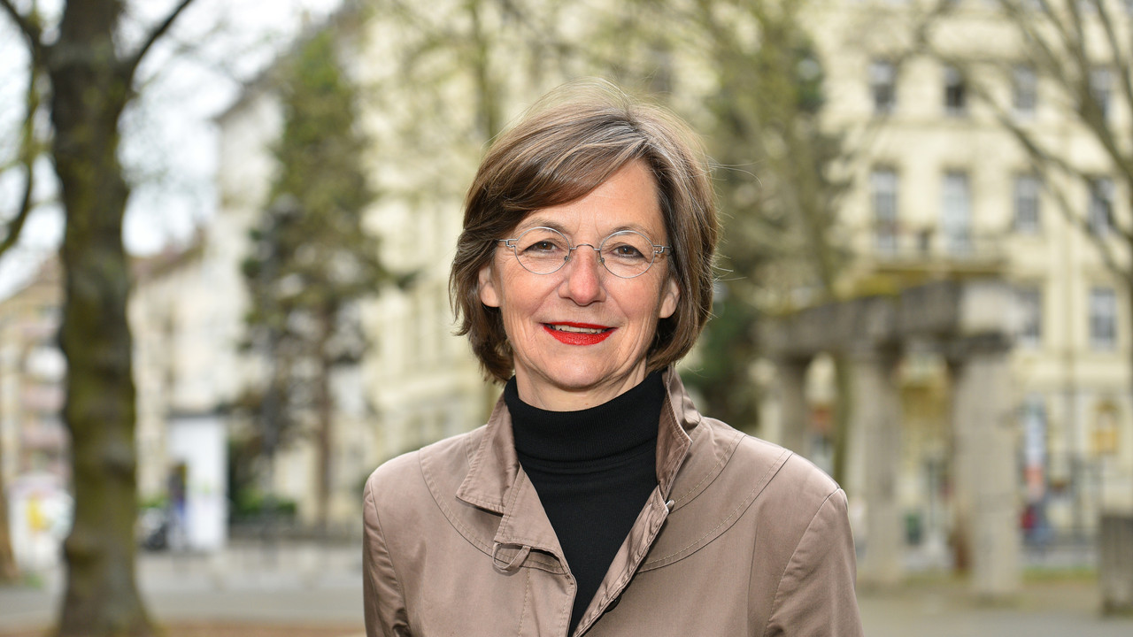 Porträtbild von Monika Fuhr, Beauftragte für jüdisches Leben und Antisemitismusfragen