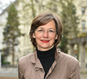 Porträtbild von Monika Fuhr, Beauftragte für jüdisches Leben und Antisemitismusfragen