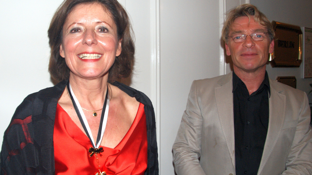 Nach der Verleihung: Ministerpräsidentin Malu Dreyer hier mit Schauspieler Andre Eisermann, der 2001 die Auszeichung erhielt.