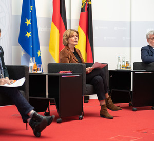 Ministerin Ulrike Höfken, Ministerpräsidentin Malu Dreyer und Justizminister Herbert Mertin 