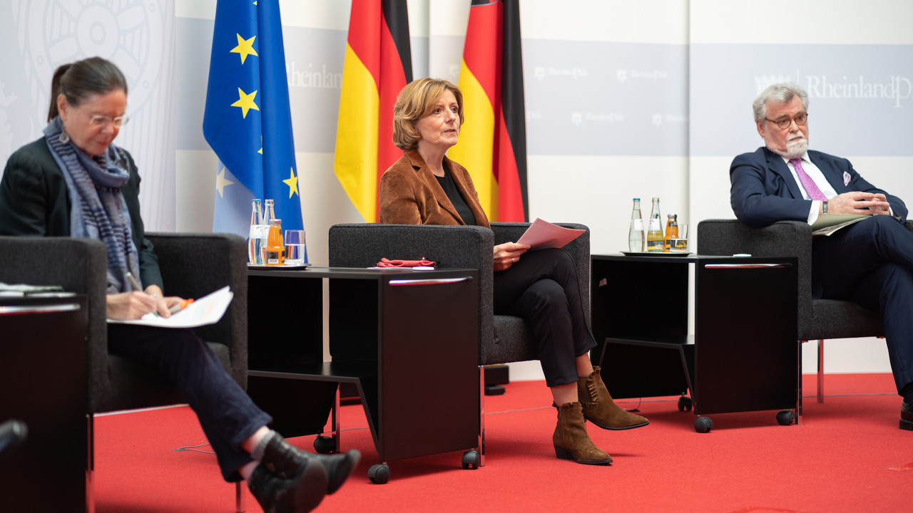 Ministerin Ulrike Höfken, Ministerpräsidentin Malu Dreyer und Justizminister Herbert Mertin 