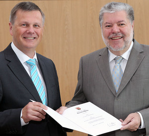 Ministerpräsident Beck mit dem neuen Präsident der Struktur- und Genehmigungsdirektion Nord, Dr. Ulrich Kleemann; Bild: Stefan Sämmer / © Staatskanzlei
