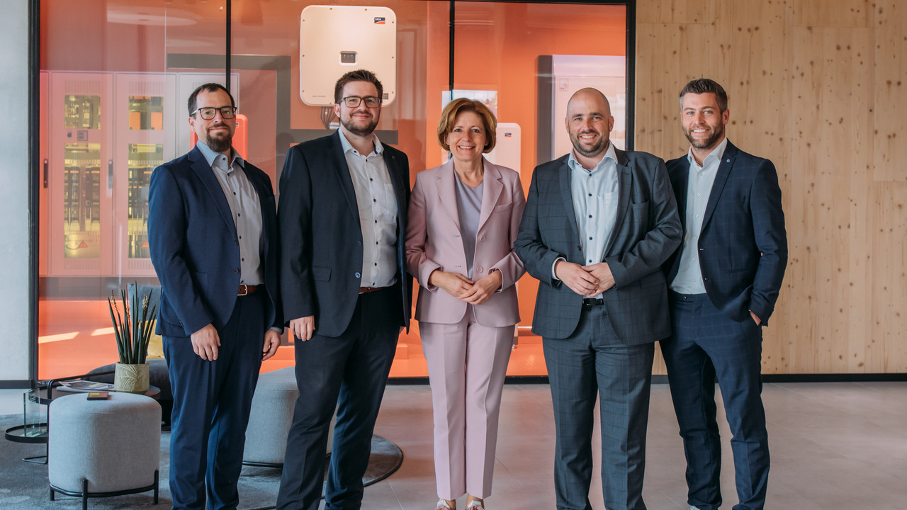 Ministerpräsidentin Malu Dreyer beim Betriebsbesuch der Schoenergie GmbH in Föhren.