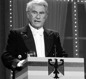 Jürgen Dietz als Bote aus dem Bundestag; Foto: dpa