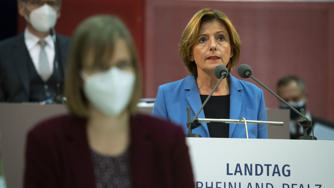 Ministerpräsidentin Malu Dreyer hält eine Rede im Landtag