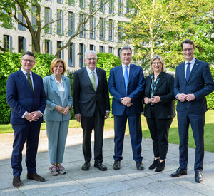 Foto der Ministerpräsidentinnen und Ministerpräsidenten von Bayern, Baden-Württemberg, Hessen, Nordrhein-Westfalen, Rheinland-Pfalz und des Saarlandes