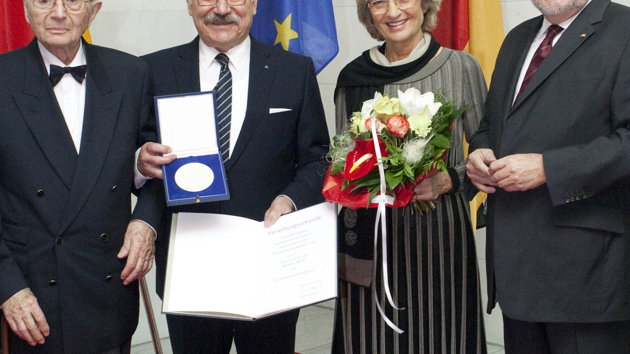 Überreichung der Wirtschaftsmedaille; Bild: Bauer
