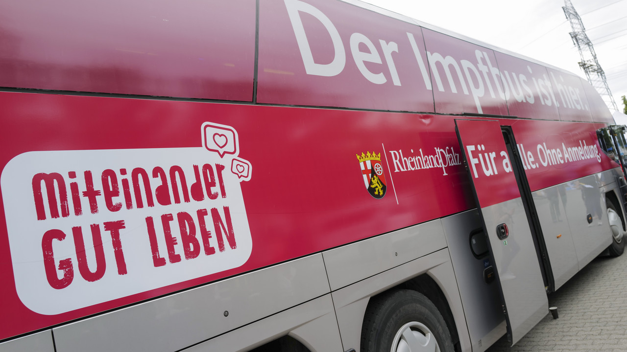 Die Impfbusse sind im ganzen Land unterwegs.