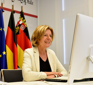Malu Dreyer bei der Videokonferenz mit dem BASF-Vorstand.