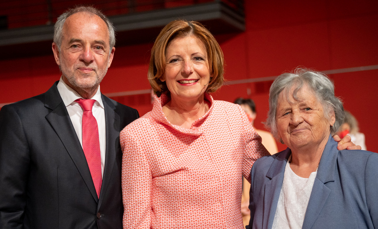 Ministerpräsidentin Malu Dreyer mit ihrer Mutter und Ehemann Klaus Jensen.