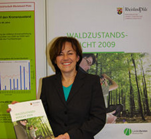Forstministerin Margit Conrad