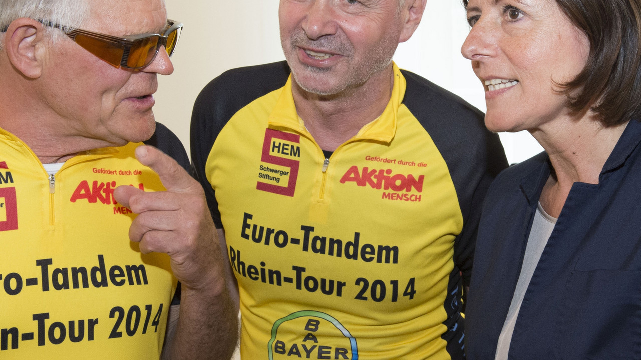 Ministerpräsidentin empfängt die Teilnehmer der Tour in der Staatskanzlei. Bild: Peter Pulkowski / © Staatskanzlei