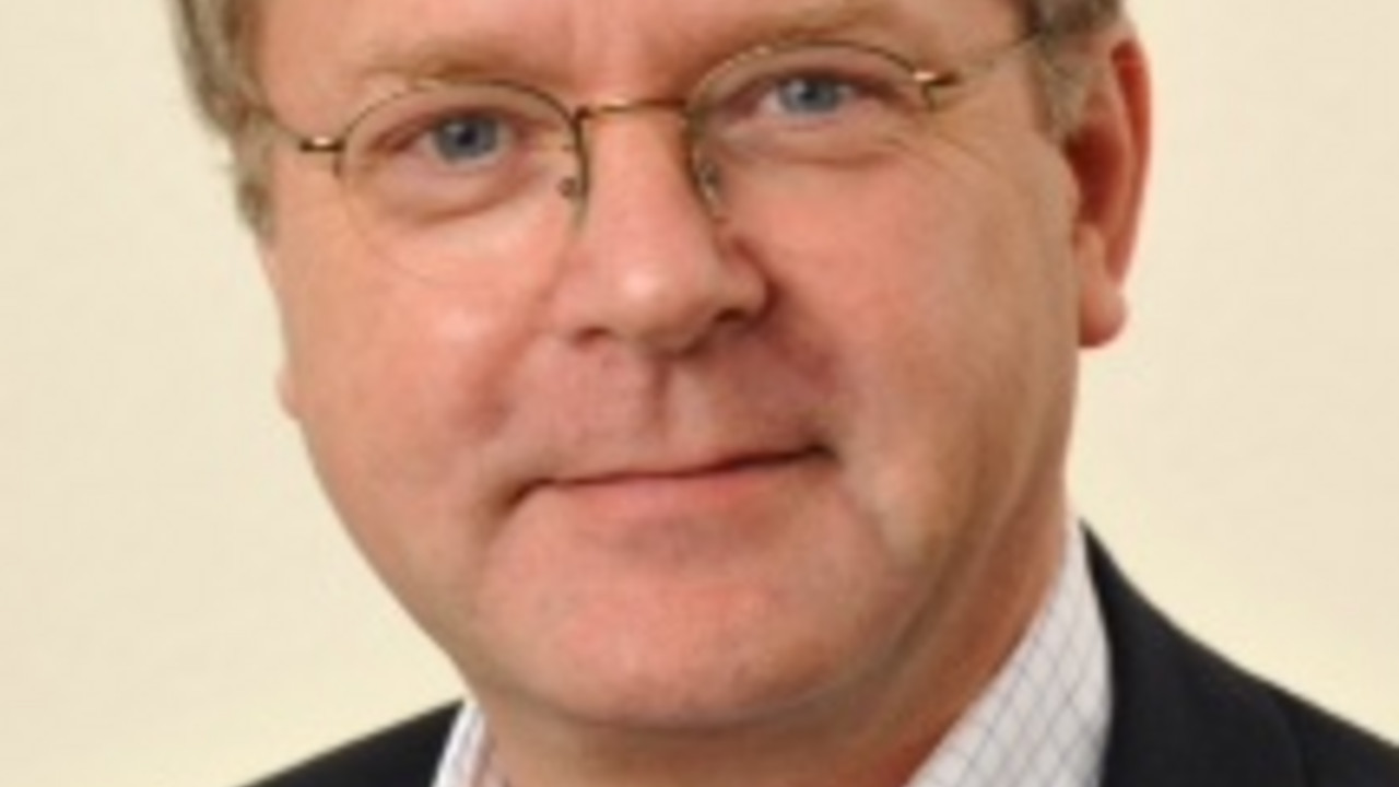 Justizminister Gerhard Robbers die Anwaltliche Beratungsstelle in Bad Kreuznach; Bild: rlp-Archiv.