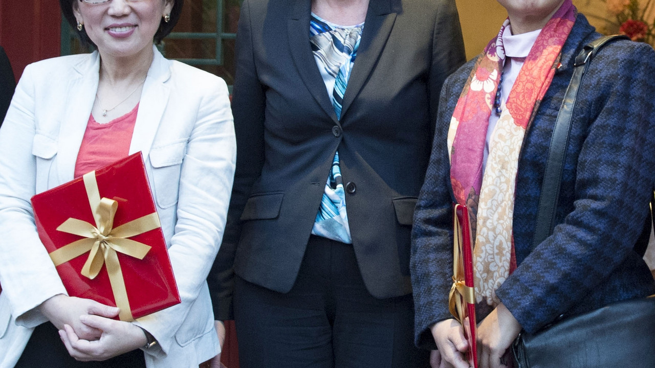 Gespräch mit chiniesischen Frauen; Begrüßung von Ministerpräsidentin Dreyer in Peking; Bild: Peter Pulkowski