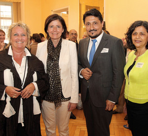 Von links: Integrationsministerin Irene Alt, Ministerpräsidentin Malu Dreyer, Vorsitzender Selim Özen, Geschäftsführerin Nurhayat Caupolat; Foto: Stefan Sämmer / © Staatskanzlei
