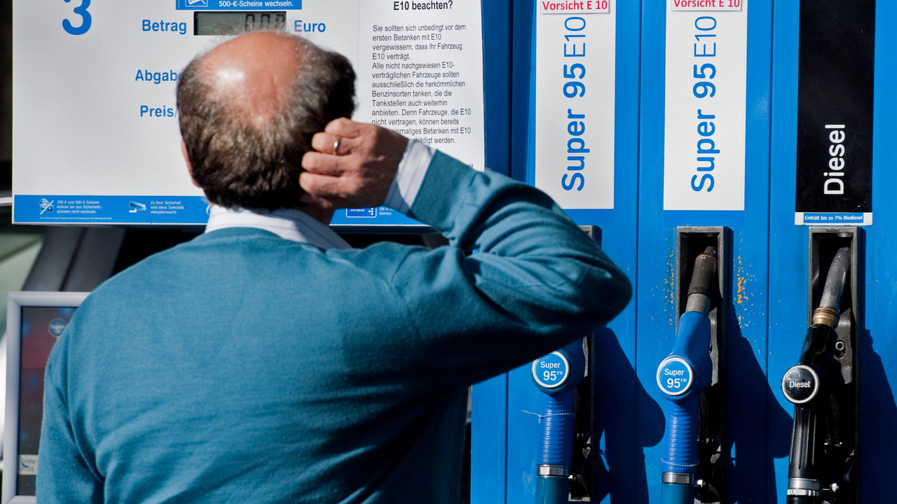 Unsicherheit bei E10; Bild: dpa