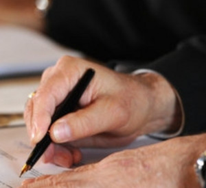 Unterschrift; Bild: rlp-Archiv, dpa