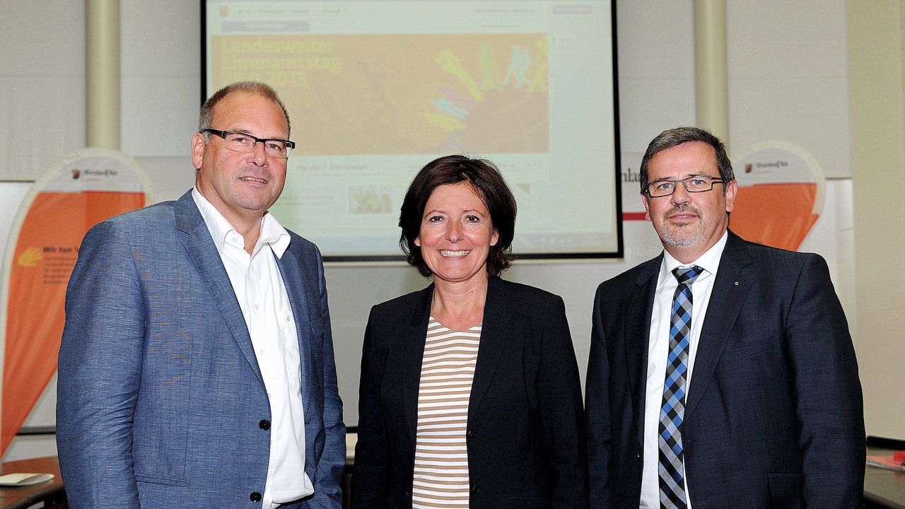 Ministerpräsidentin Malu Dreyer stellte gemeinsam mit dem Programmchef von SWR4 Rheinland-Pfalz, Matthias Stapf, und dem Speyerer Oberbürgermeister Hansjörg Eger das Programm für den 10. Ehrenamtstag vor. Bild: Kirstina Schäfer / © Staatskanzlei