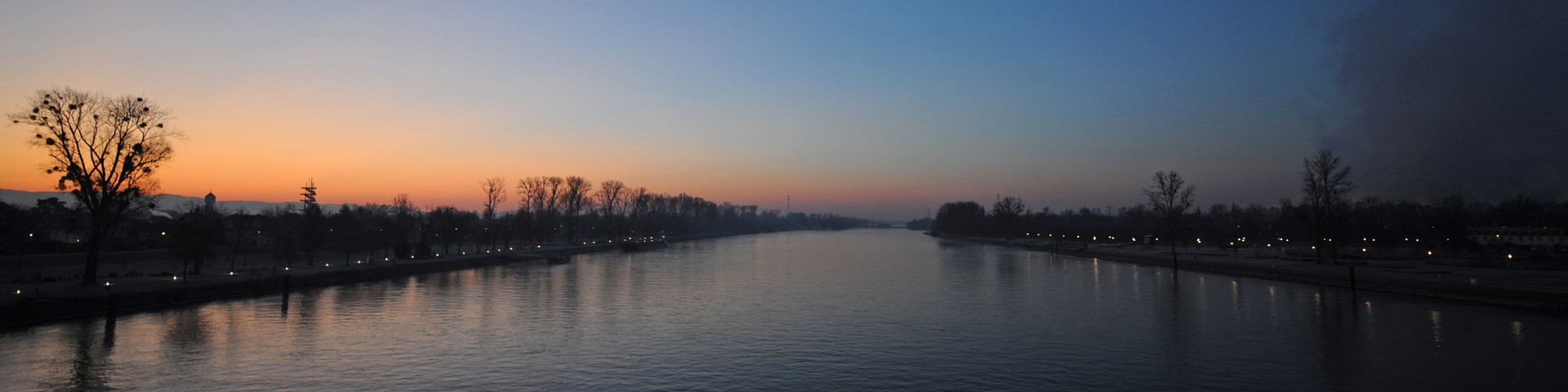 Fußgänger- und Radfahrbrücke "Passerelle des deux rives", die zwischen Kehl und Straßburg über den Rhein führt.