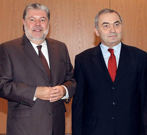Kurt Beck mit Botschafter Comanescu