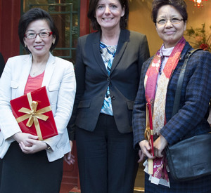 Gespräch mit chiniesischen Frauen; Begrüßung von Ministerpräsidentin Dreyer in Peking; Bild: Peter Pulkowski