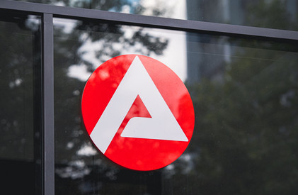 Weniger Arbeitslose im März – Land bringt Langzeitarbeitslose gezielt zurück in Beschäftigung 