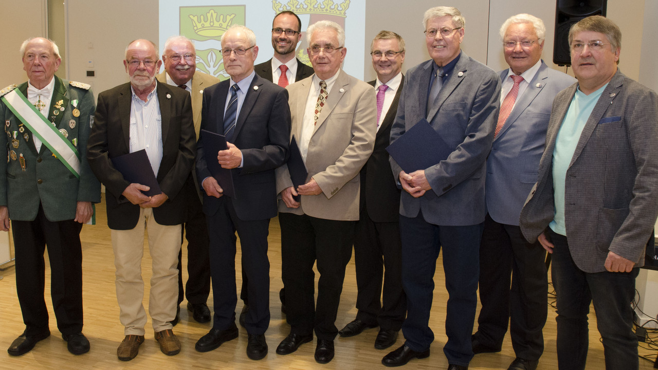 Gruppenbild mit den Geehrten