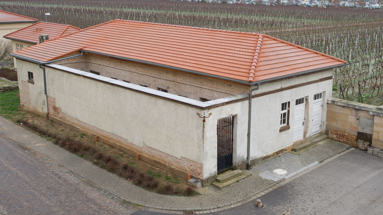 Blick auf das Gebäude der NS-Gedenkstätte in Neustadt an der Weinstraße; Bild: dpa