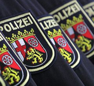 Polizeiuniform mit Wappen; Bild: dpa