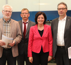 Dreyer, Klemens und weitere ver.di Vertreter; Bild: Stefan Sämmer