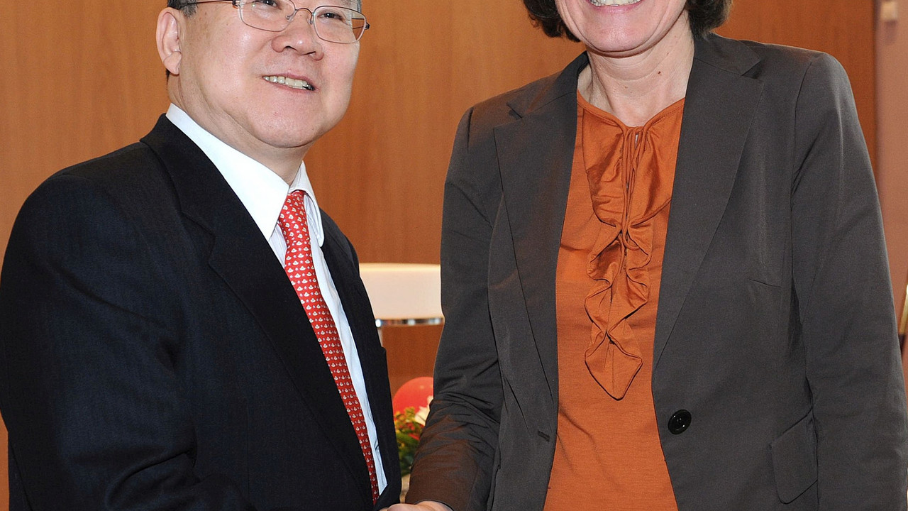 Ministerpräsidentin Dreyer mit dem japanischen Botschafter Nakane; Bild: Kristina Schäfer / © Staatskanzlei